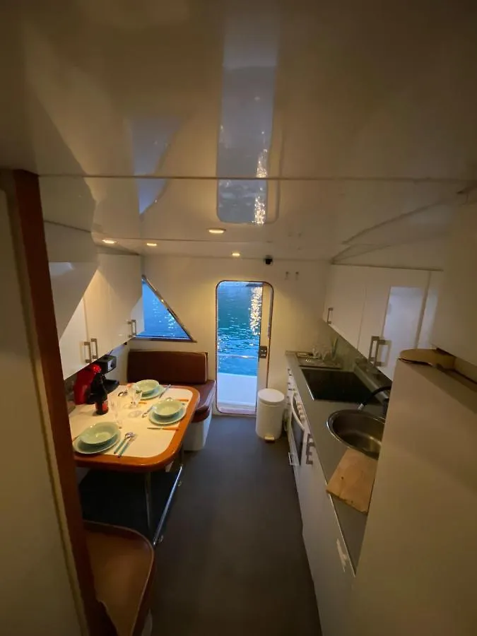 Hotel Amazing Boat To Sleep In Barcelona Sant Adrià de Besòs Botel